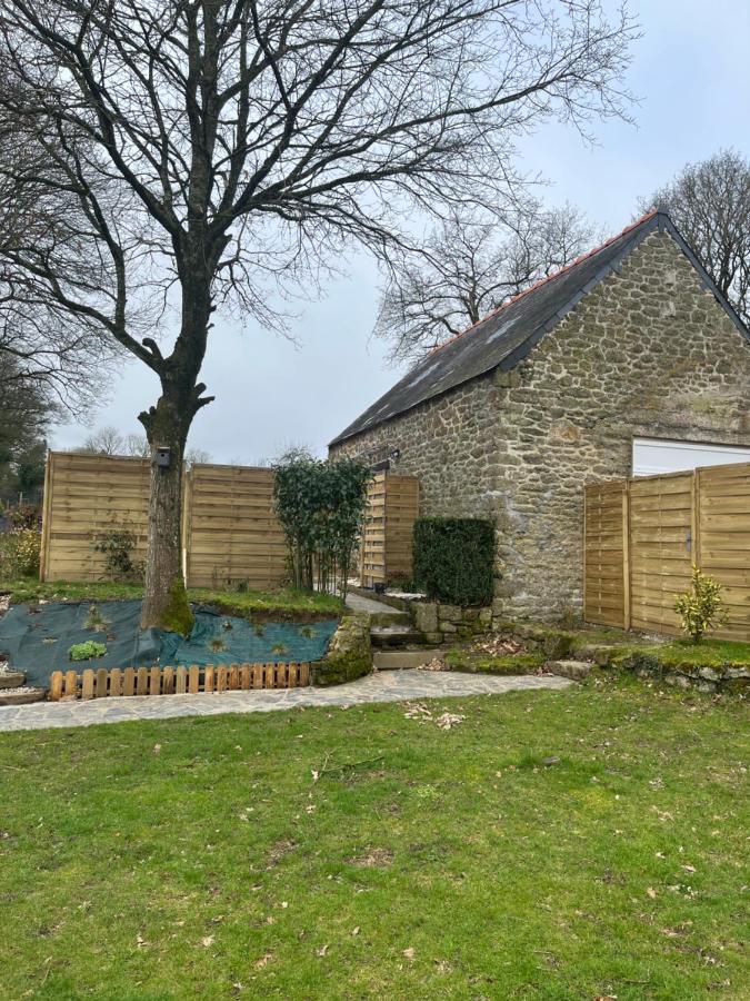 La Petite Maison De Kerguiniou Glomel Exteriör bild